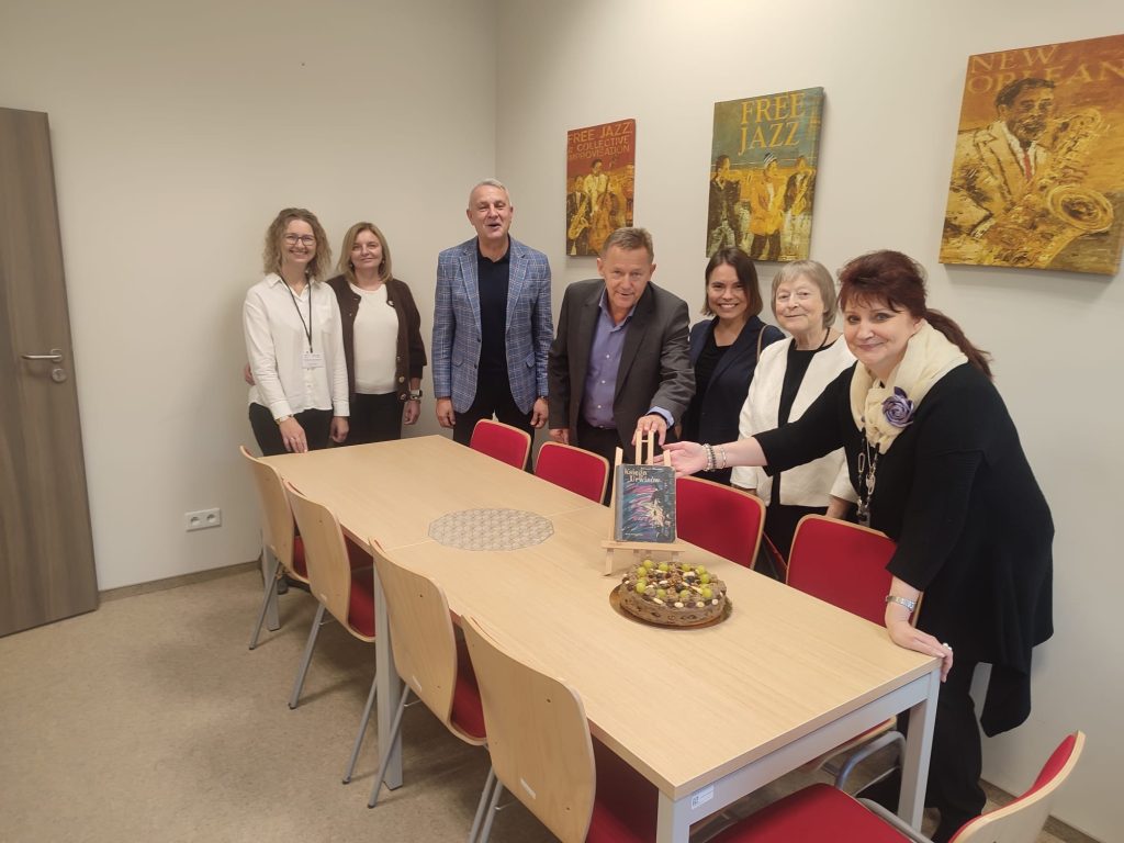 5d4faaa8-522e-4bde-8d8e-22657fa43405