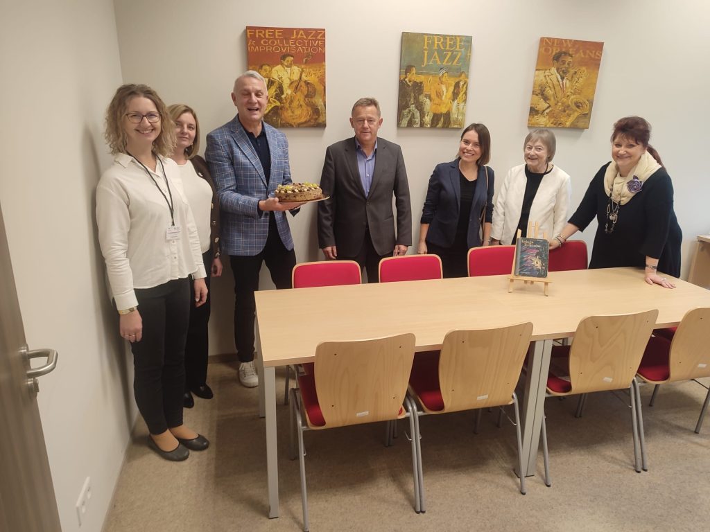 87b16557-9279-4551-aba6-f6550737e10c