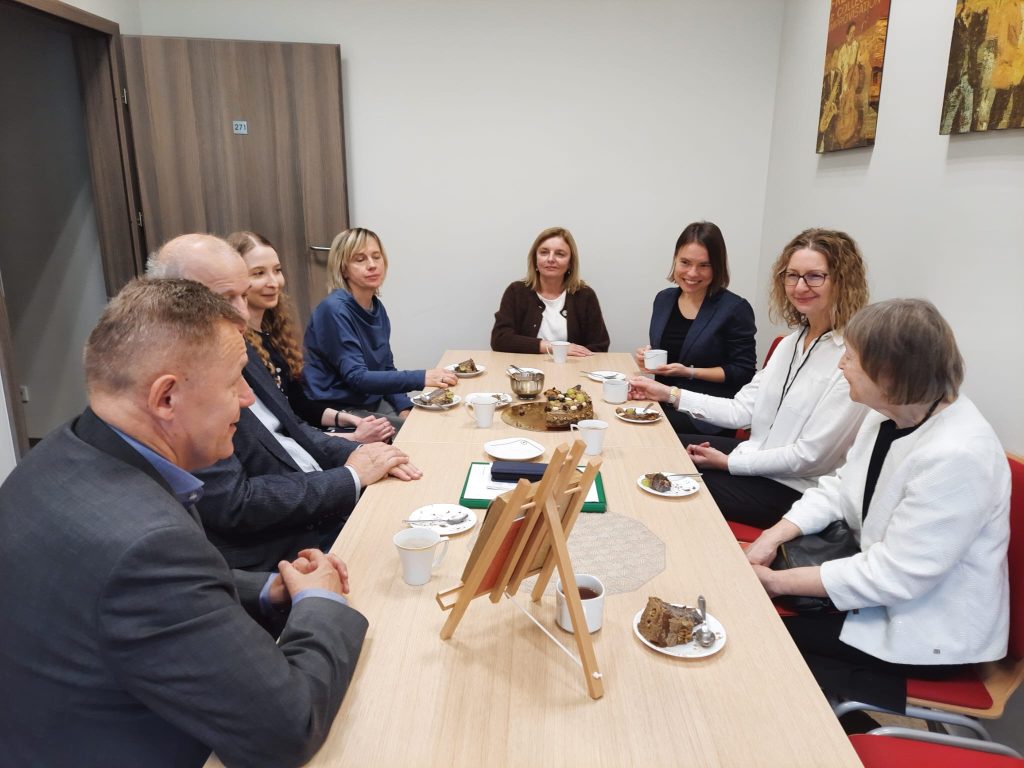 c1da4a88-0900-4df9-b0ef-cc827f196b47